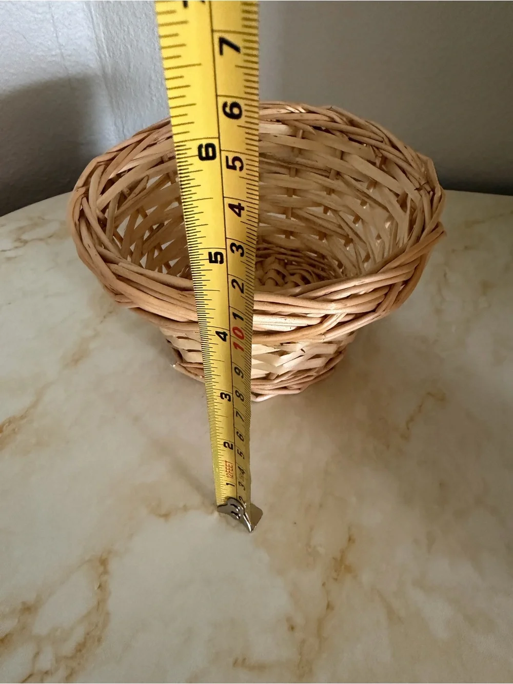 Unbranded Small Round Woven Wicker Basket – Like New Condition